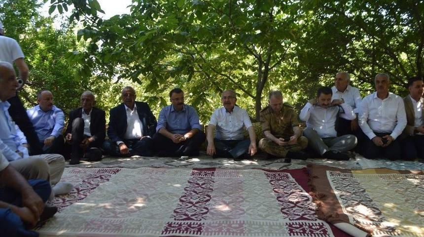 Mardinli Muhtarlar Vali Onuruna Yemek Verdi