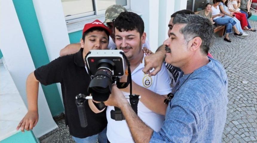 Otizmli Gen&ccedil;lerin Film &Ccedil;ekme Hikayeleri Belgesel Oldu