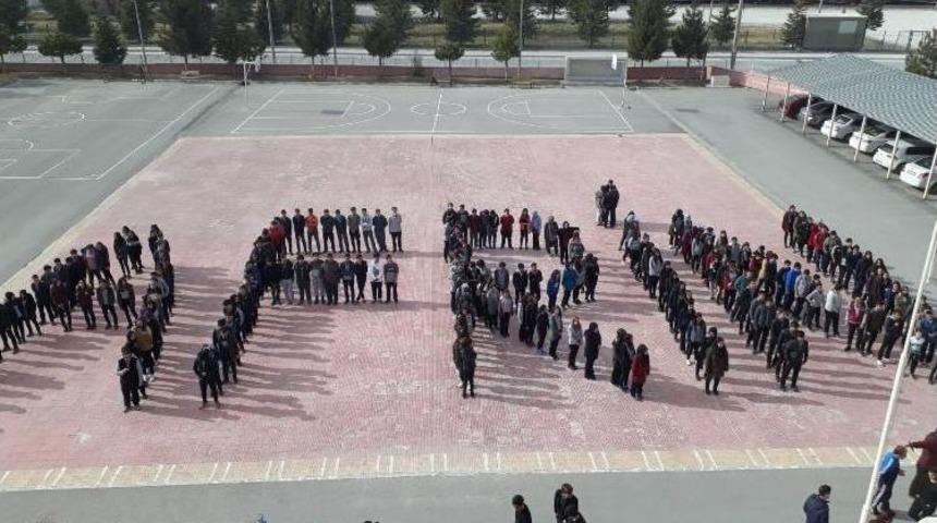 Niğdeli &Ouml;ğrencilerden Mehmet&ccedil;iğe Destek Klibi