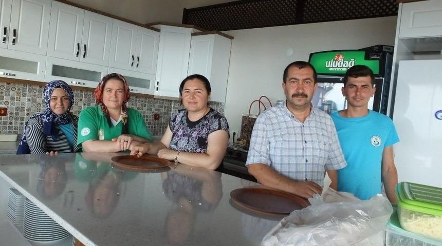 Burhaniye&rsquo;de K&ouml;rfez Manzaralı Dutluca&rsquo;ya Yoğun İlgi