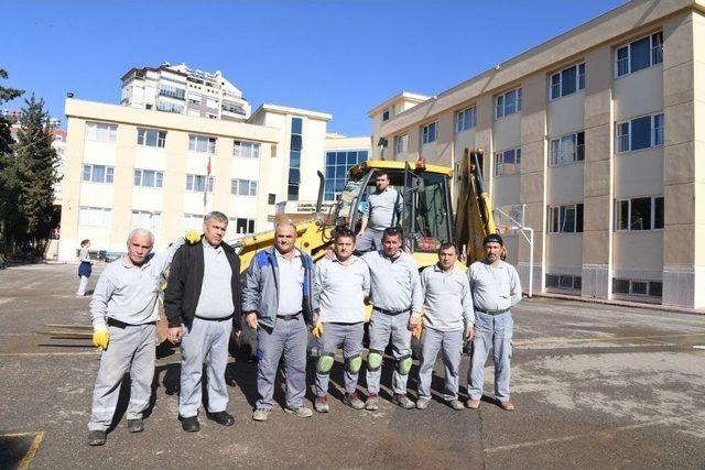 Konyaaltı Belediyesi’nden Okula Kilit Taşı