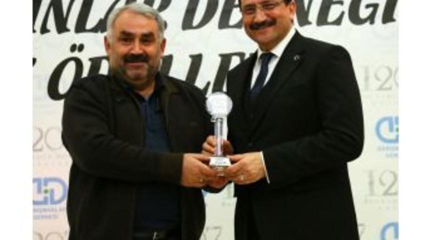 Başkan Ak&rsquo;a Yılın Belediye Başkanı &Ouml;d&uuml;l&uuml;