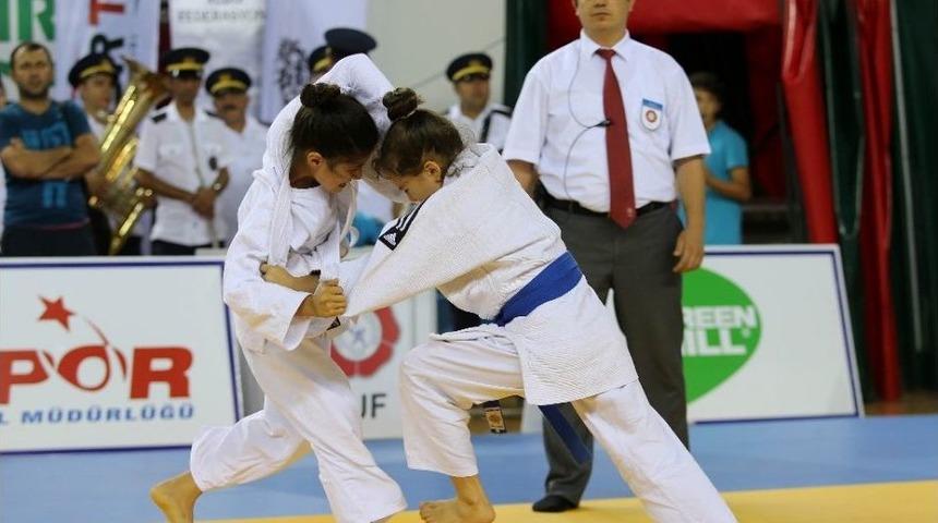 Bine Yakın Sporcu &Uuml;&ccedil; G&uuml;nl&uuml;k Dev Organizasyonda Yarışacak