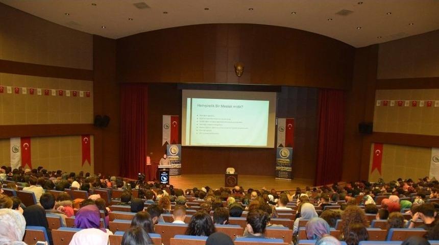 D&uuml;zce &Uuml;niversitesi&rsquo;nde Hemşirelerin Mesleki &Ouml;zerkliği Konuşuldu