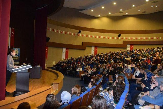 Düzce Üniversitesi’nde Hemşirelerin Mesleki Özerkliği Konuşuldu