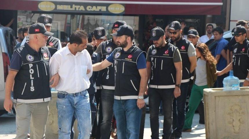 Uyuşturucu Satıcısı 5 Kişi Adliyede