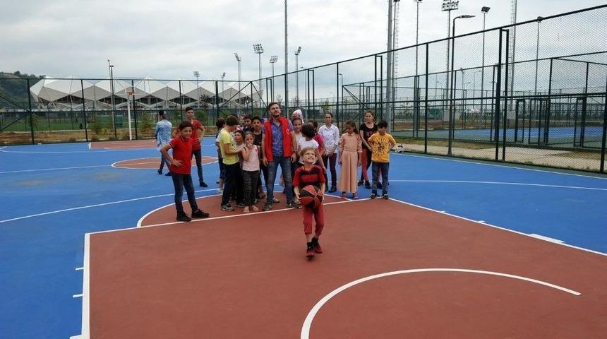 Mahallenin &Ccedil;ocukları Gen&ccedil;lik Merkezinde