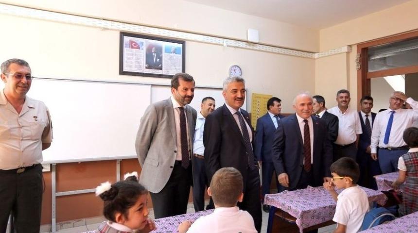 G&uuml;rsu Yeni Okullarına Kavuşuyor