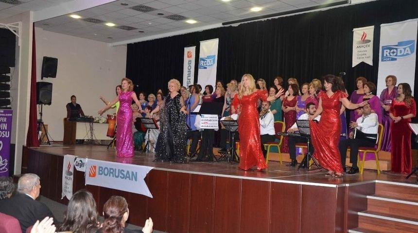 Nil&uuml;fer Kadın Korosu Gemlik&rsquo;i Coşturdu