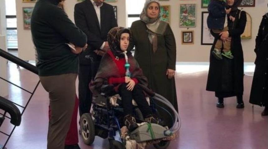 M&uuml;cadeleden Yılmayan Kas Hastası Gen&ccedil; Kızın Umutları Tuvale Yansıdı