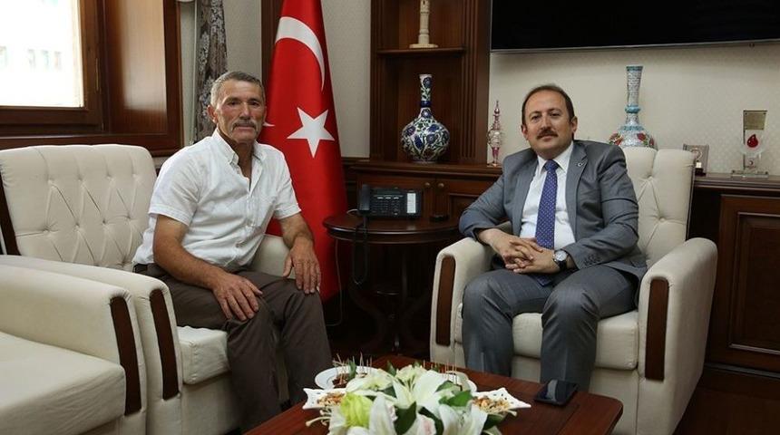 G&ouml;ksunlu Şehit Babası Mehmet Arslan, Vali Ali Hamza Pehlivan&rsquo;ı Ziyaret Etti