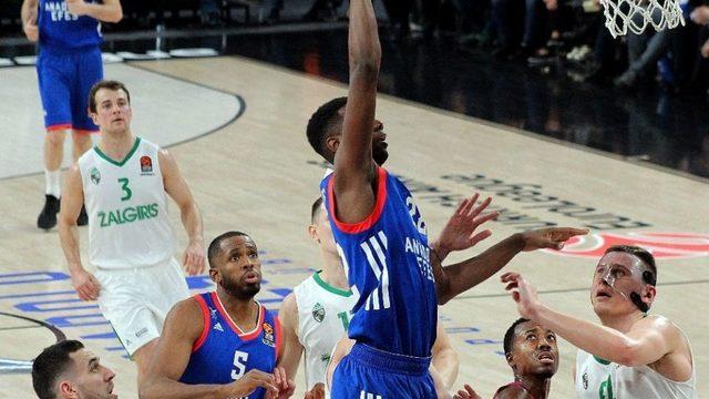 Anadolu Efes, Milano Deplasmanında