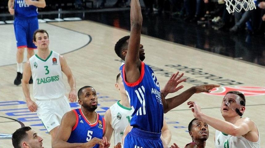 Anadolu Efes, Milano Deplasmanında