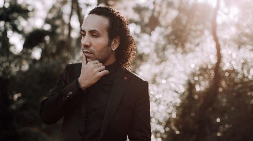 Alex Şahin Yeni Klibiyle Yaza Damgasını Vurdu