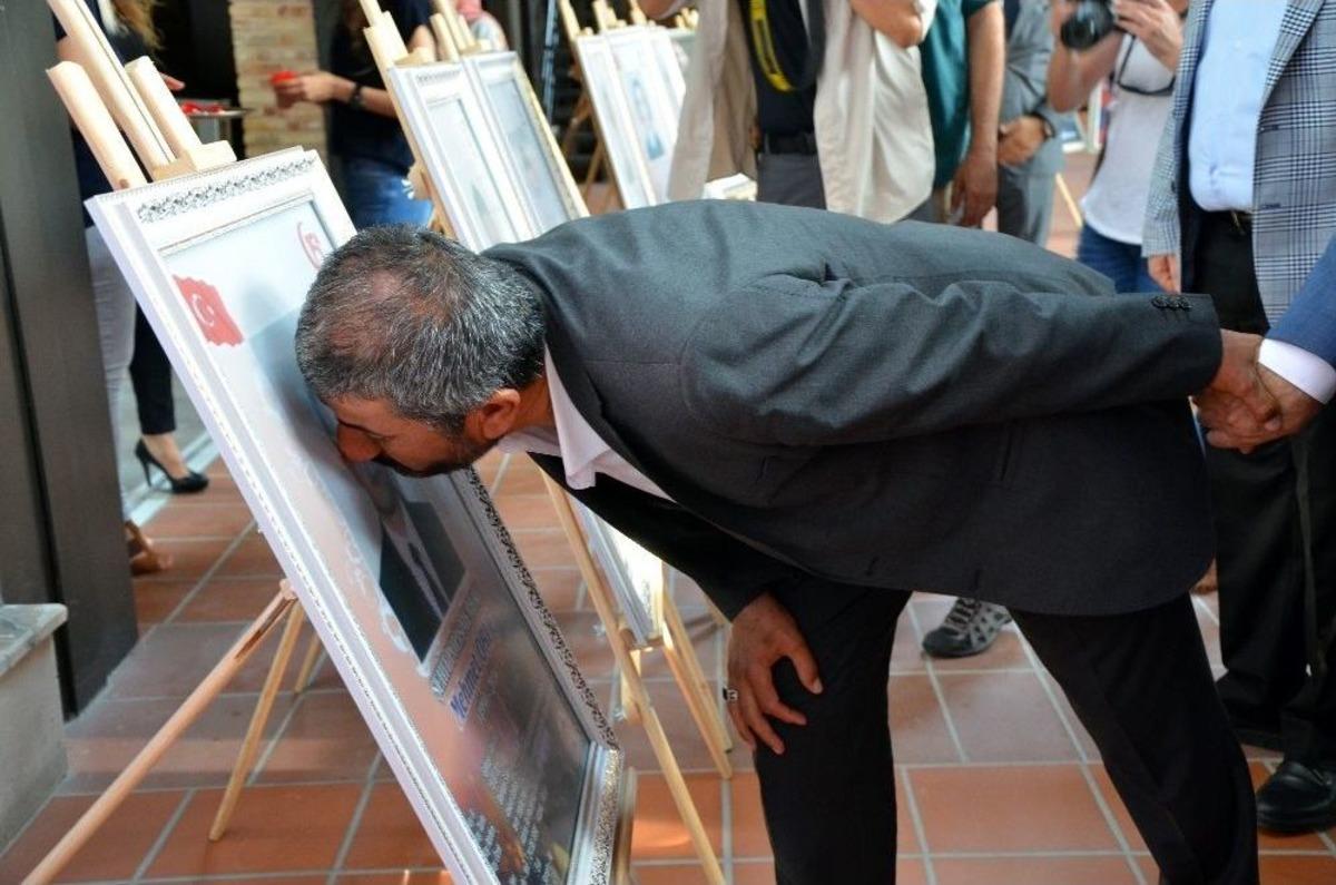 İkiz Şehitlerin Babası Fotoğraf Sergisini G&ouml;zyaşlarıyla Gezdi