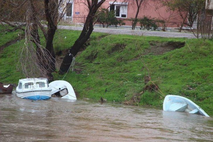 Çatılar Uçtu, Tekneler Battı, Alt Geçitler Göle Döndü G4