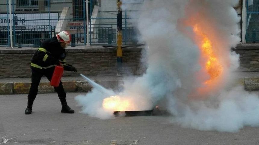 &Ouml;ğrencilere Afetlerden Korunmanın Yolları Anlatıldı