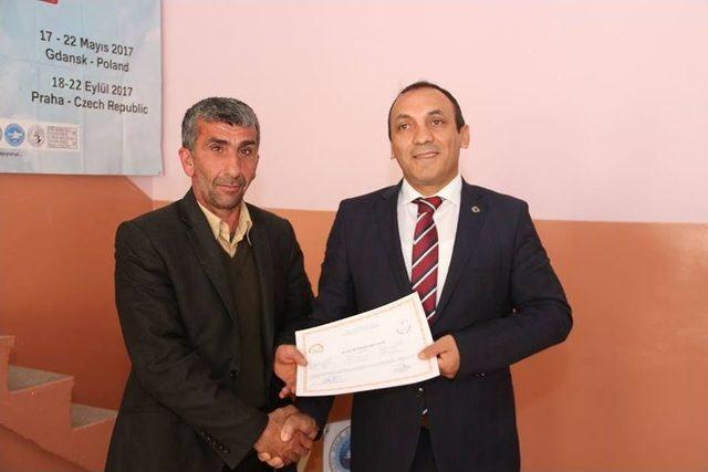 S&uuml;r&uuml; Y&ouml;netimi Kursiyerleri Belgelerini Aldı 1