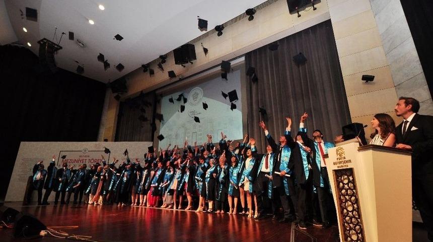 Ne&uuml;&rsquo;de Gen&ccedil; Diş Hekimleri Mezuniyet Heyecanı Yaşadı
