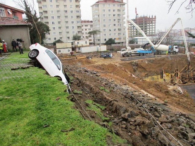 Kadıköy’de Bir İnşaatın Temelinde Toprak Kayması Meydana Geldi