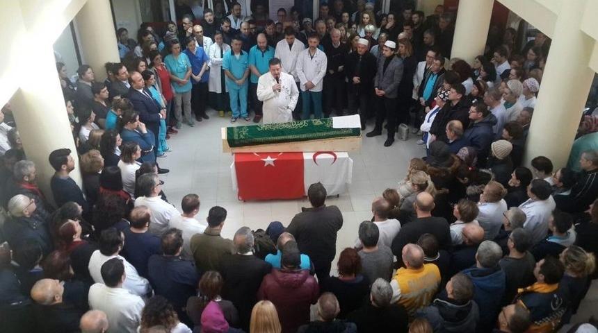 &Uuml;nl&uuml; Cerrahı Meslektaşları Son Yolculuğuna Uğurladı