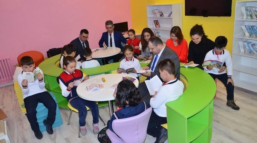 Uedaş&rsquo;ın Aydınlık Gelecek İ&ccedil;in Kitap Projesi Devam Ediyor