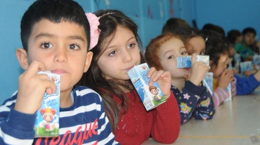 Şırnak&rsquo;ta &Ouml;ğrencilere S&uuml;t Dağıtıldı