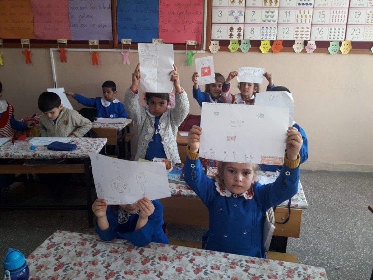 Pasinler&rsquo;de Minik &Ouml;ğrencilerden Mehmet&ccedil;iğe Destek