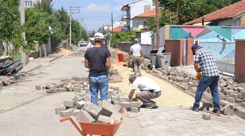 Şuhut&rsquo;ta Yol Yenileme &Ccedil;alışmaları Hızla Devam Ediyor