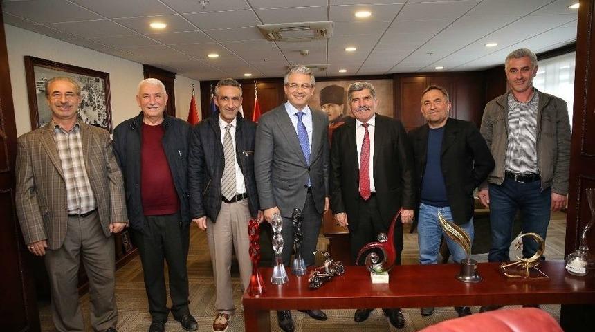 Yeni Başkanlardan Karşıyaka &Ccedil;ıkarması