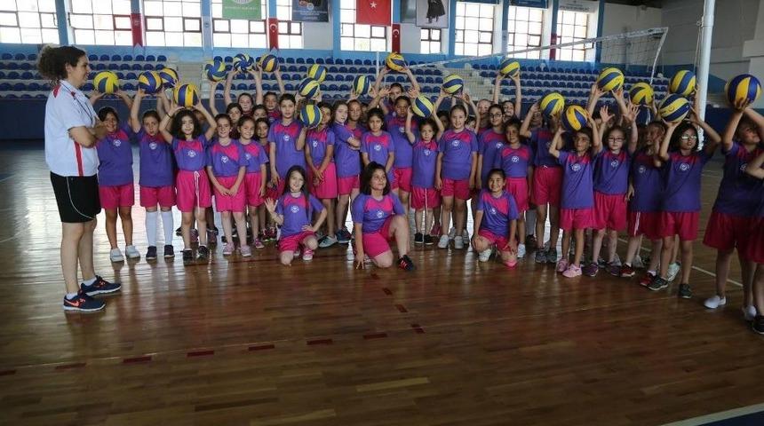 Odunpazarı Belediyesi Voleybol Yaz Okuluna B&uuml;y&uuml;k İlgi
