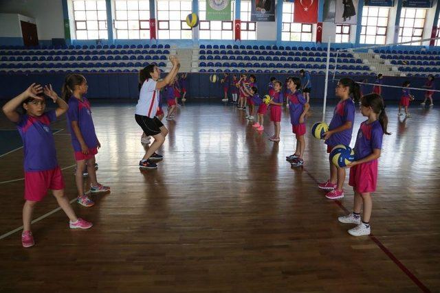 Odunpazarı Belediyesi Voleybol Yaz Okuluna B&uuml;y&uuml;k İlgi 3