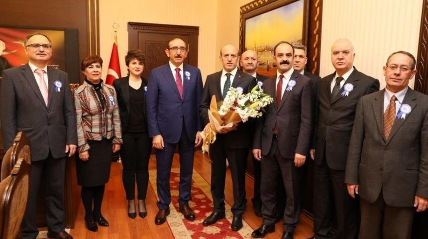 Vali &Ccedil;ift&ccedil;i, Defterdarlık Yetkililerini Ağırladı