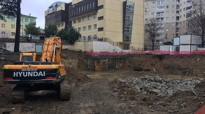 Kadık&ouml;y&rsquo;de 2 Bin Yıllık Olduğu D&uuml;ş&uuml;n&uuml;len Lahit Bulundu