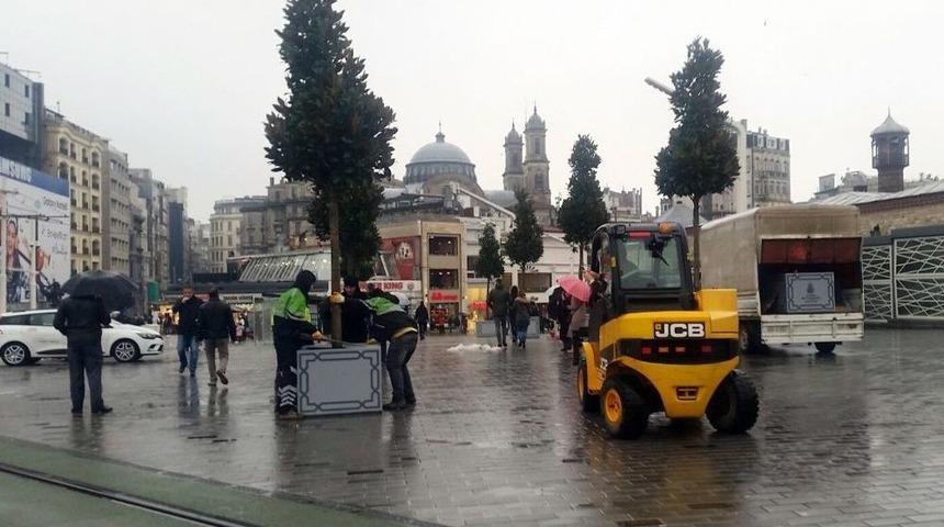 Taksim Ve İstiklal Caddesi Ağa&ccedil;landırma &Ccedil;alışmaları Başladı