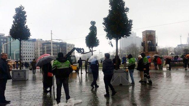 Taksim Ve İstiklal Caddesi Ağaçlandırma Çalışmaları Başladı