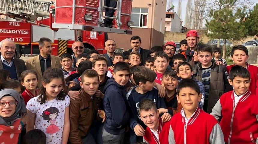 &Ouml;ğrencilere Sivil Savunma Anlatılarak Yangın Eğitimi Verildi.