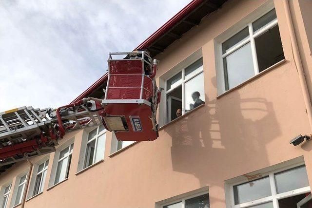 Öğrencilere Sivil Savunma Anlatılarak Yangın Eğitimi Verildi.