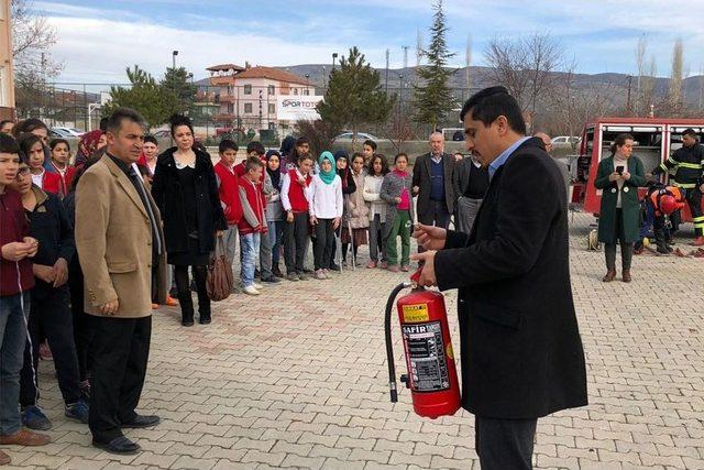 Öğrencilere Sivil Savunma Anlatılarak Yangın Eğitimi Verildi.