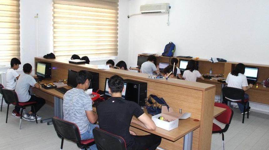 İnovasyon Merkezi Yaz Döneminde Eğitim Veriyor
