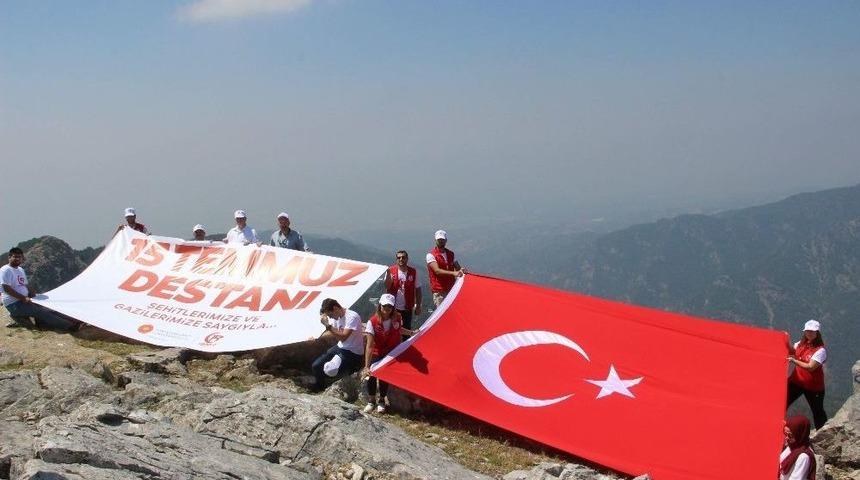 15 Temmuz Şehitlerini 1600 Metrede Andılar