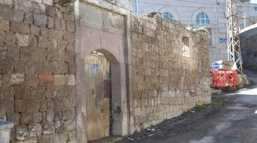 Melikgazi Belediyesi Tarihi Yapıları Onarmaya Devam Ediyor