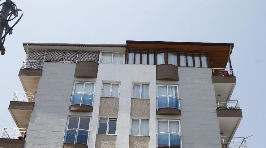 Antalya&rsquo;da Polisin Evinden Battaniyeli &Ccedil;elik Kasa Hırsızlığı