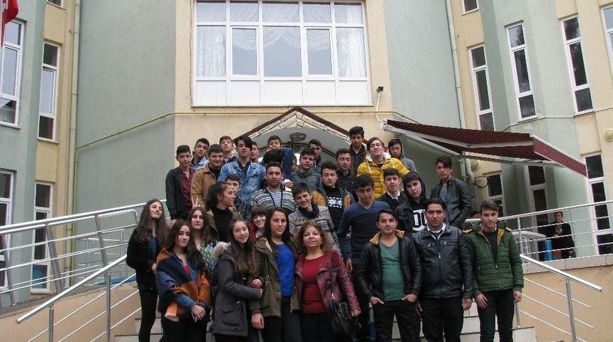 &Ouml;ğrenciler Bafra 75. Yıl Huzurevinde