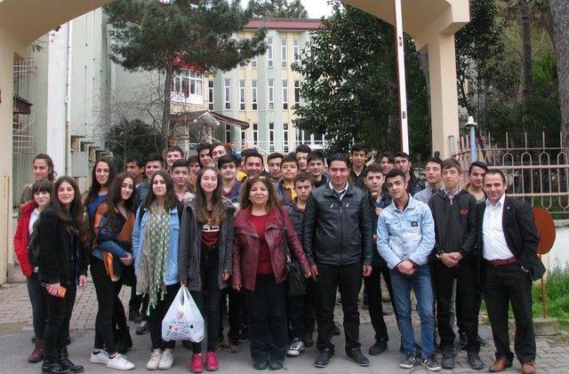 Öğrenciler Bafra 75. Yıl Huzurevinde 2