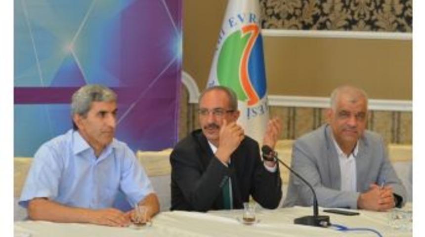 Kırşehir Ae&uuml; &rsquo;i&ccedil; Tetkik Değerlendirme Toplantısı&rsquo;, Rekt&ouml;r Karakaya Başkanlığında Yapıldı