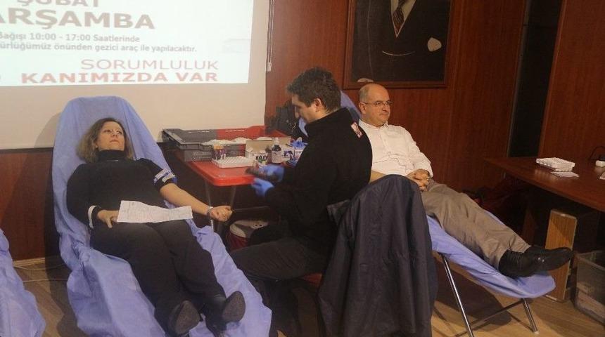 Eğitimciler Ve Velilerden Kızılay&rsquo;a Kan Bağışı