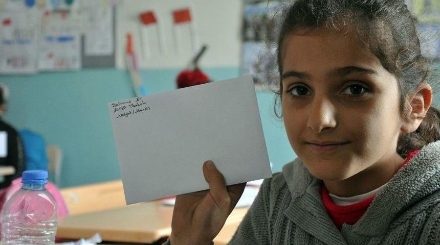 Afrin&rsquo;deki Mehmet&ccedil;iğe &Ouml;ğrencilerden Moral Mektubu