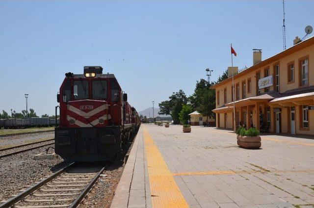 Demiryolunda Alt Geçit Çalışmasına Başlandı