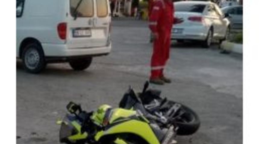 Trakt&ouml;r Ve Motosiklet &Ccedil;arpıştı: 2 Yaralı